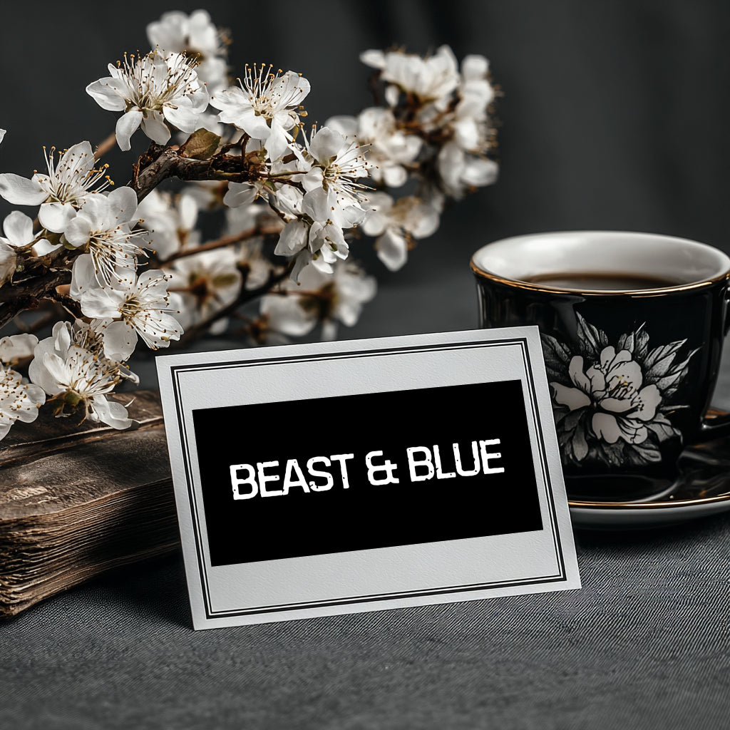 bild på ett presentkort beast and blue, vita blommor och en kopp med kaffe
