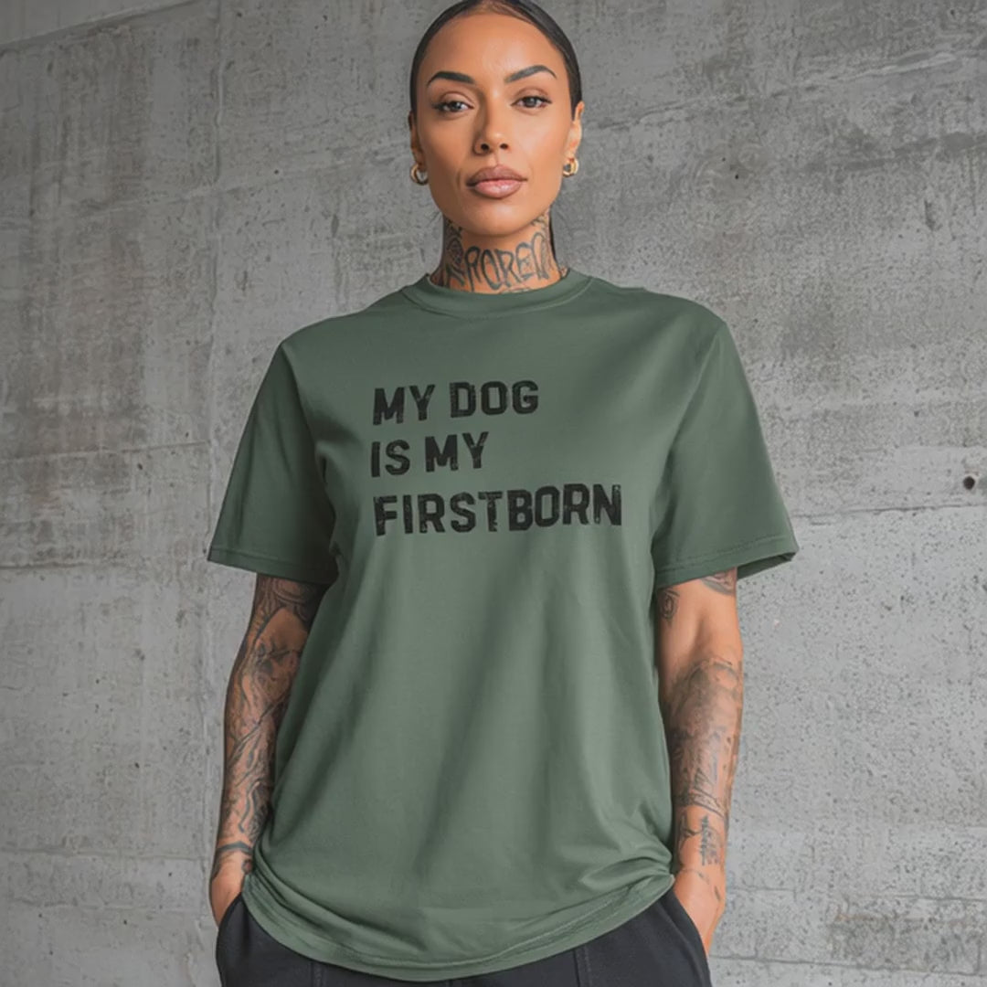 Ladda video: Green t-shirt dog quotes